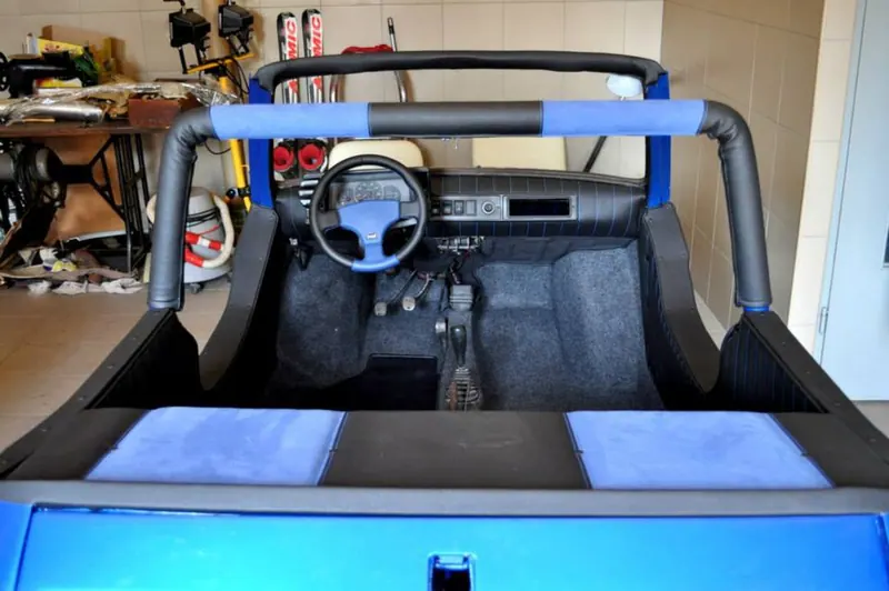 Tapicerka siedzeń i pałąka w pojeździe typu buggy