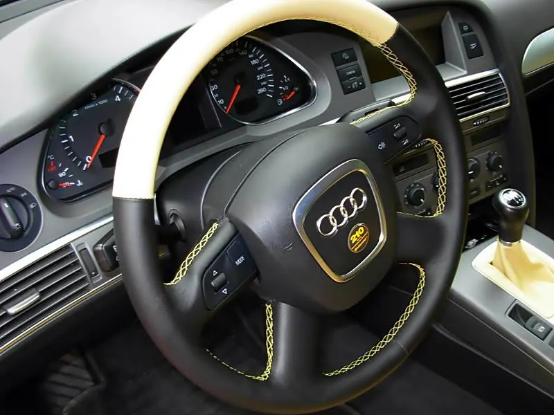 Kierownica Audi obszyta skórą w dwóch kolorach